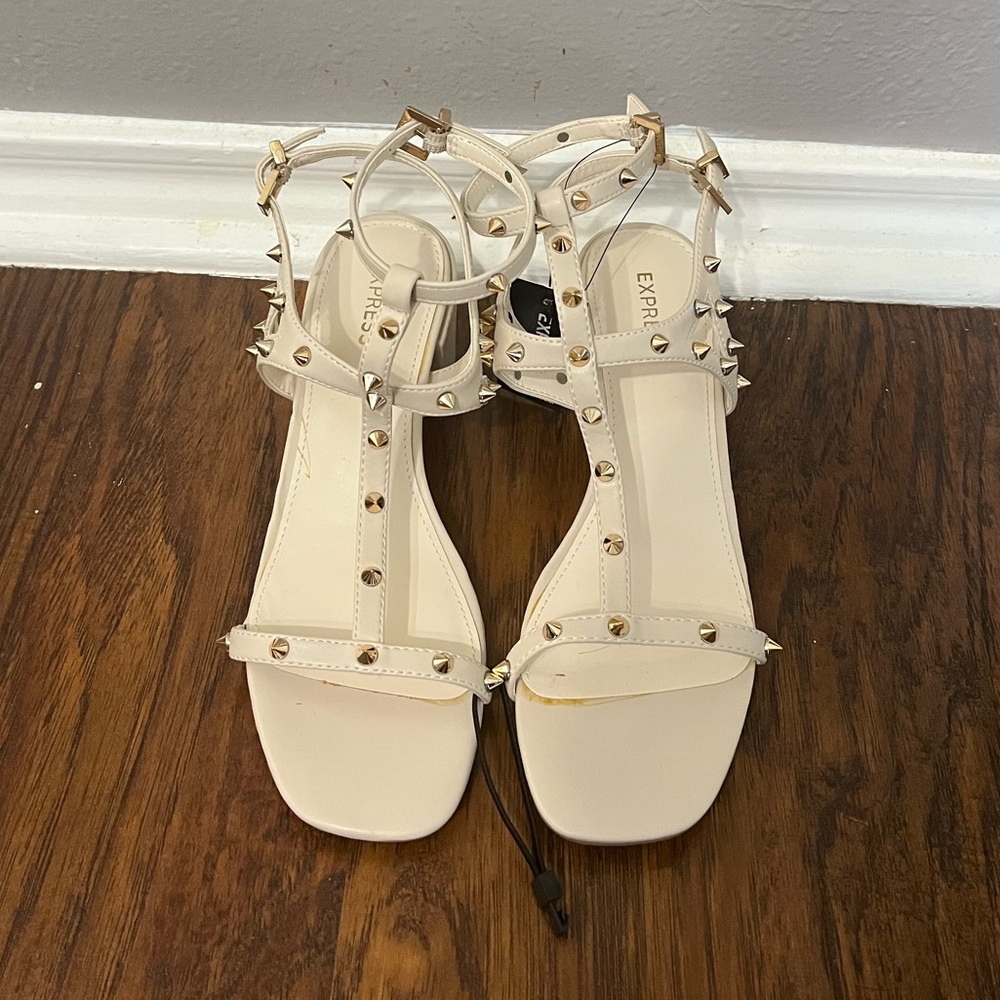 Express sandal size 6